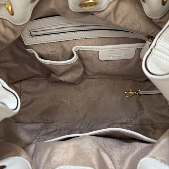 Michael Kors Camden Large Drawstring Shoulder Tote – Optic White, Leather - Picture 6 of 9